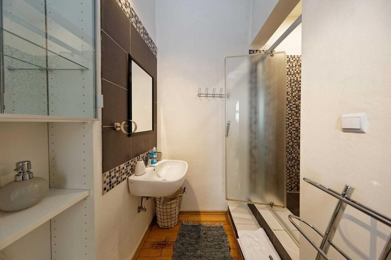 Peter'S Tower Apartments Prague Exterior photo