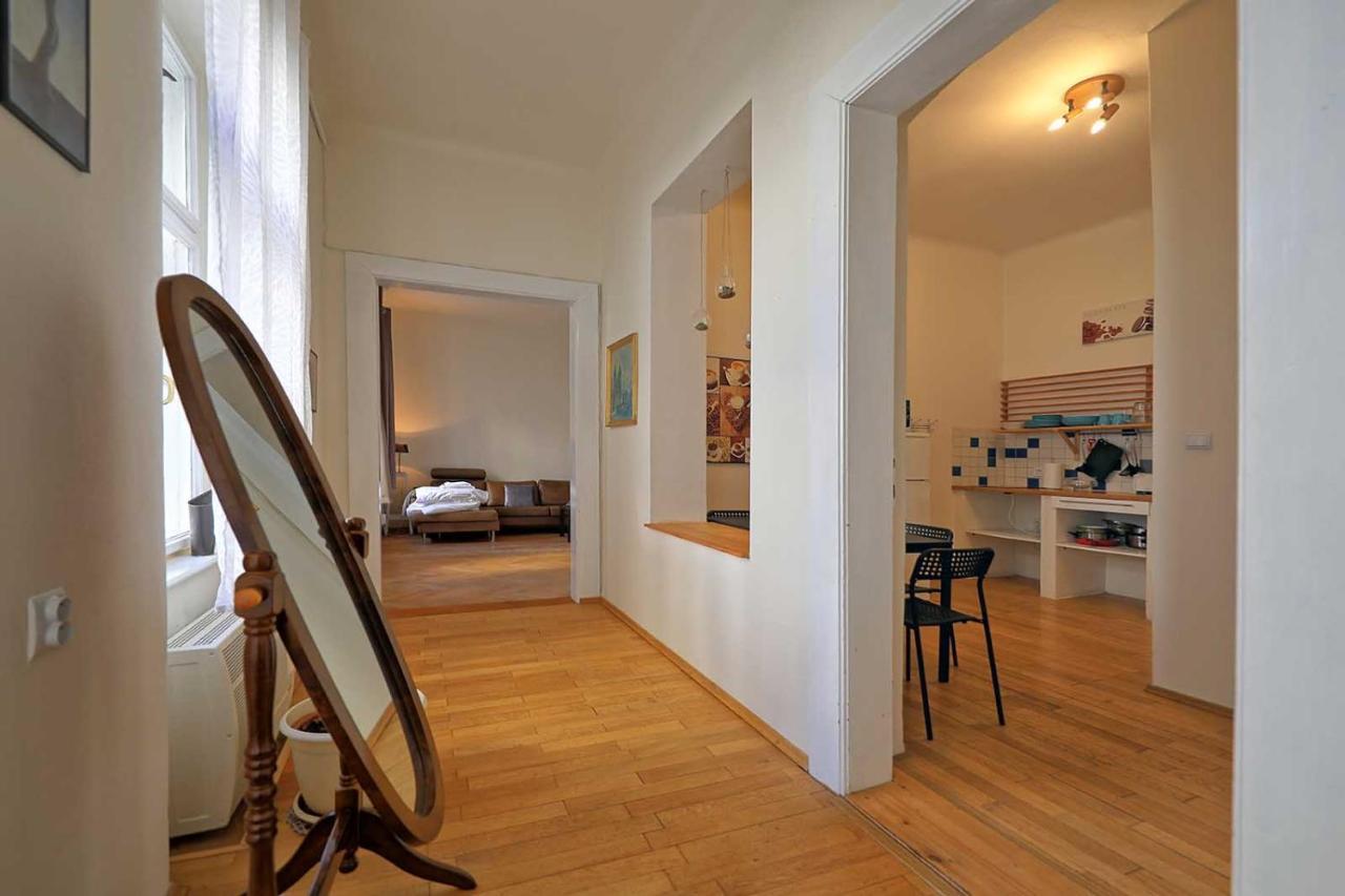 Peter'S Tower Apartments Prague Exterior photo