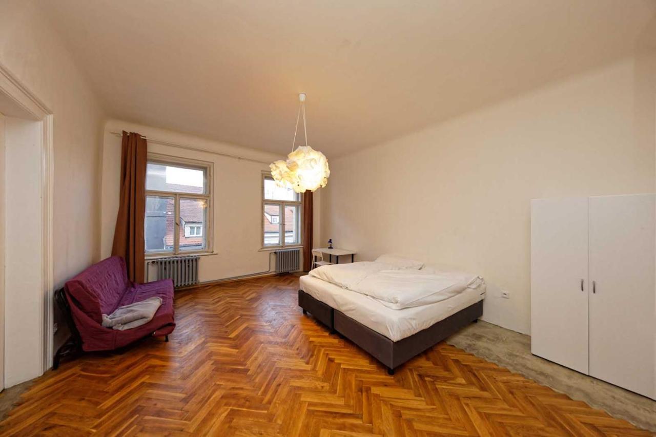 Peter'S Tower Apartments Prague Exterior photo
