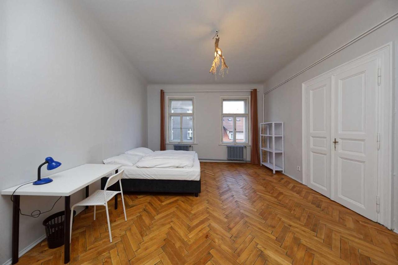 Peter'S Tower Apartments Prague Exterior photo