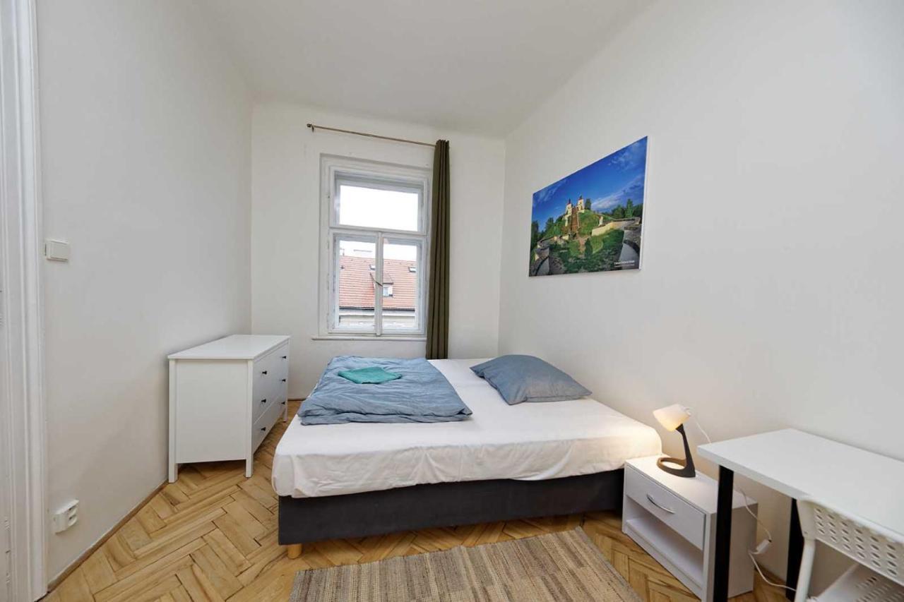 Peter'S Tower Apartments Prague Exterior photo