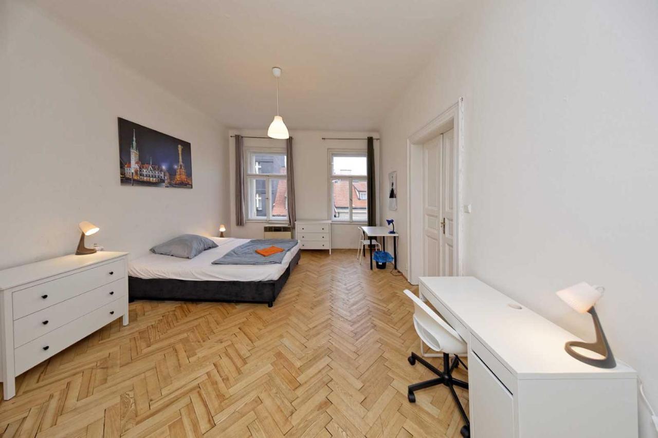 Peter'S Tower Apartments Prague Exterior photo