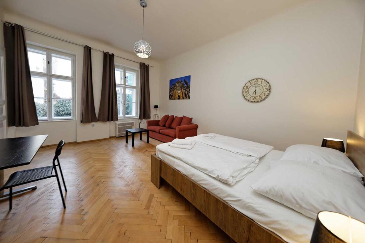 Peter'S Tower Apartments Prague Exterior photo