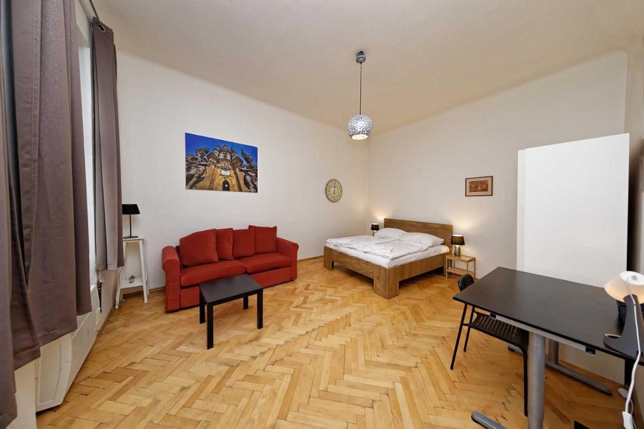 Peter'S Tower Apartments Prague Exterior photo