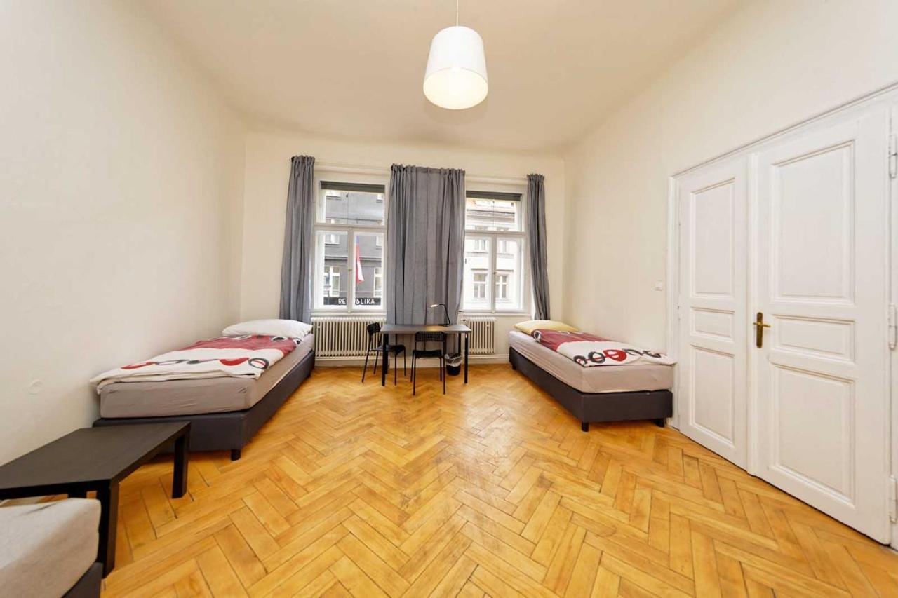 Peter'S Tower Apartments Prague Exterior photo