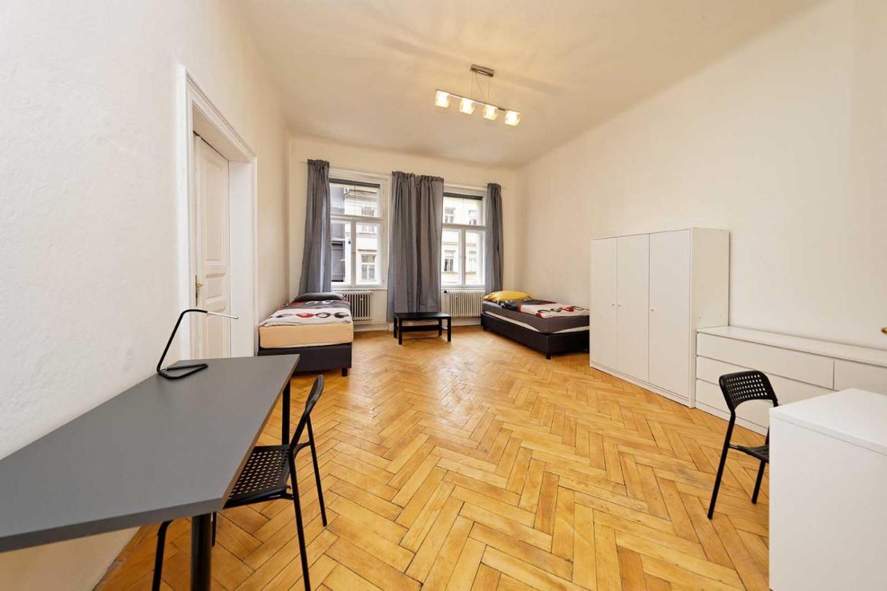 Peter'S Tower Apartments Prague Exterior photo