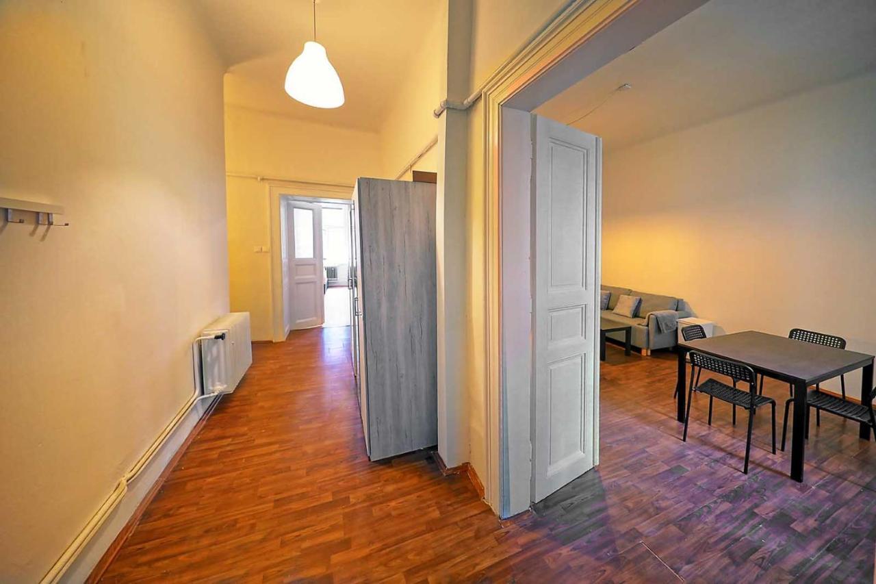 Peter'S Tower Apartments Prague Exterior photo