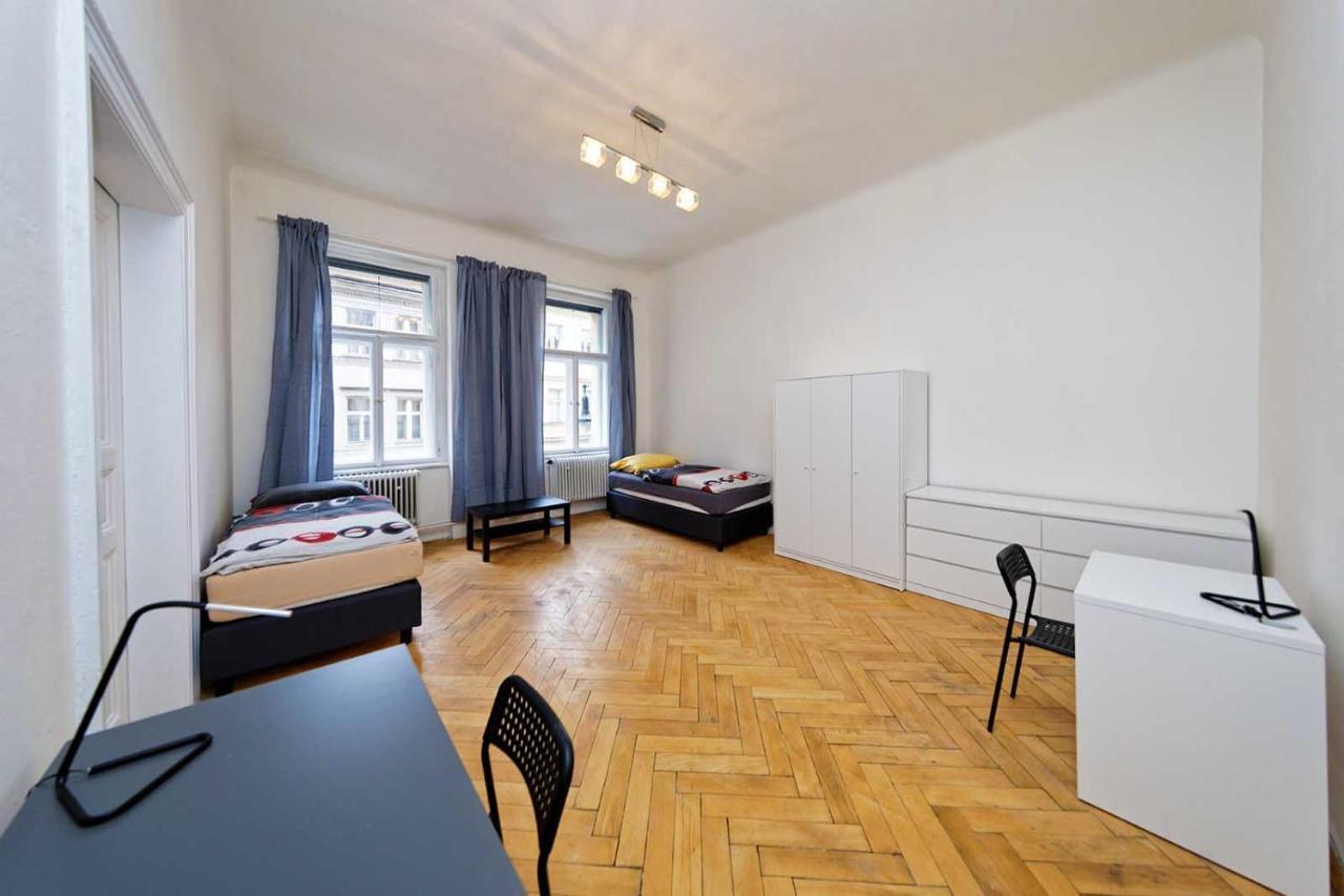 Peter'S Tower Apartments Prague Exterior photo