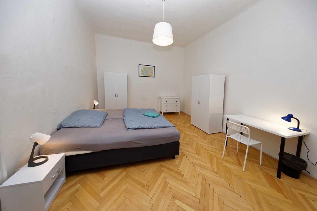 Peter'S Tower Apartments Prague Exterior photo