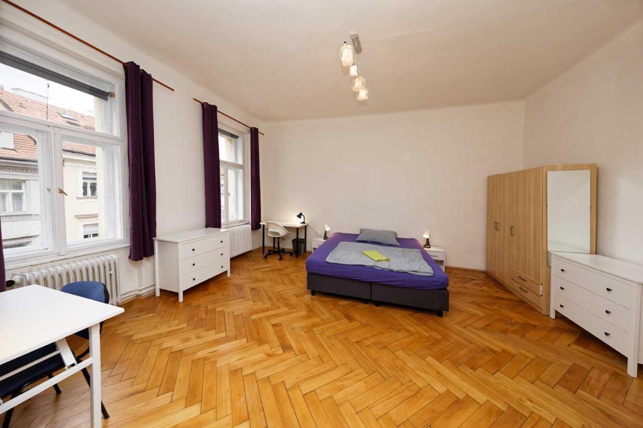 Peter'S Tower Apartments Prague Exterior photo