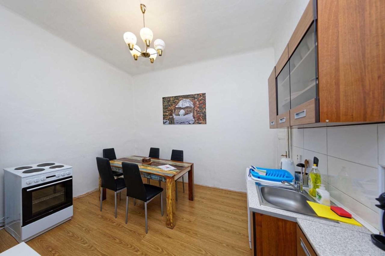 Peter'S Tower Apartments Prague Exterior photo