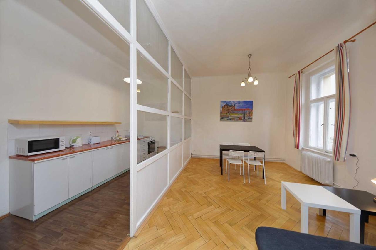 Peter'S Tower Apartments Prague Exterior photo