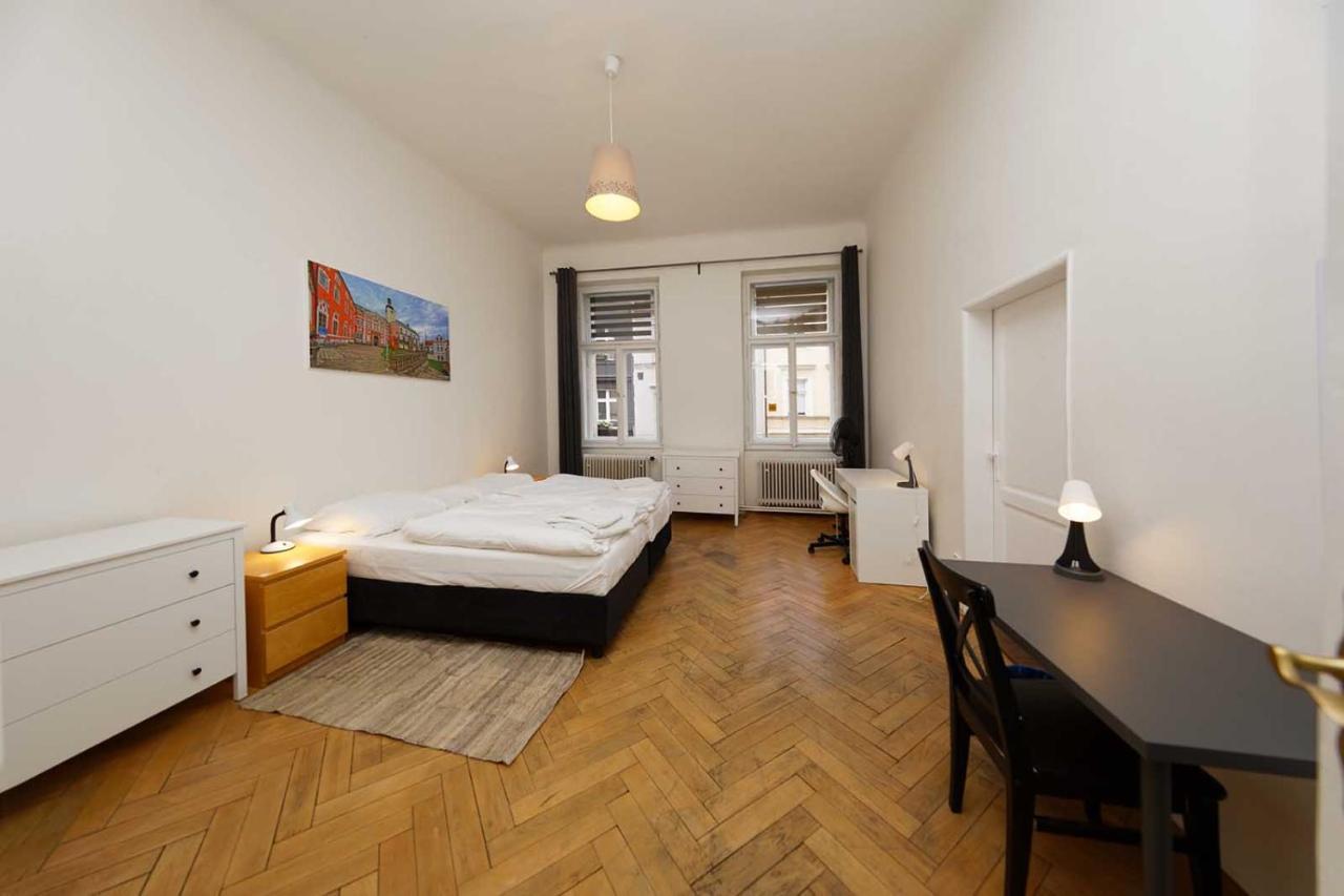 Peter'S Tower Apartments Prague Exterior photo
