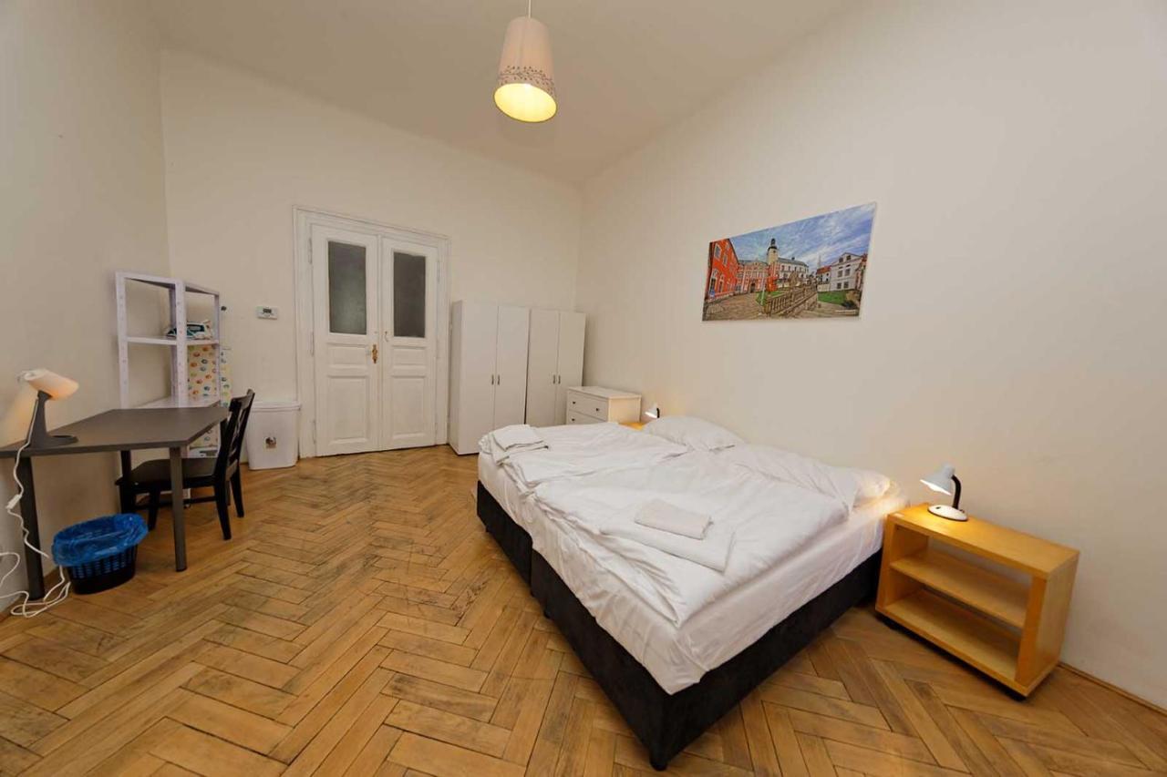 Peter'S Tower Apartments Prague Exterior photo
