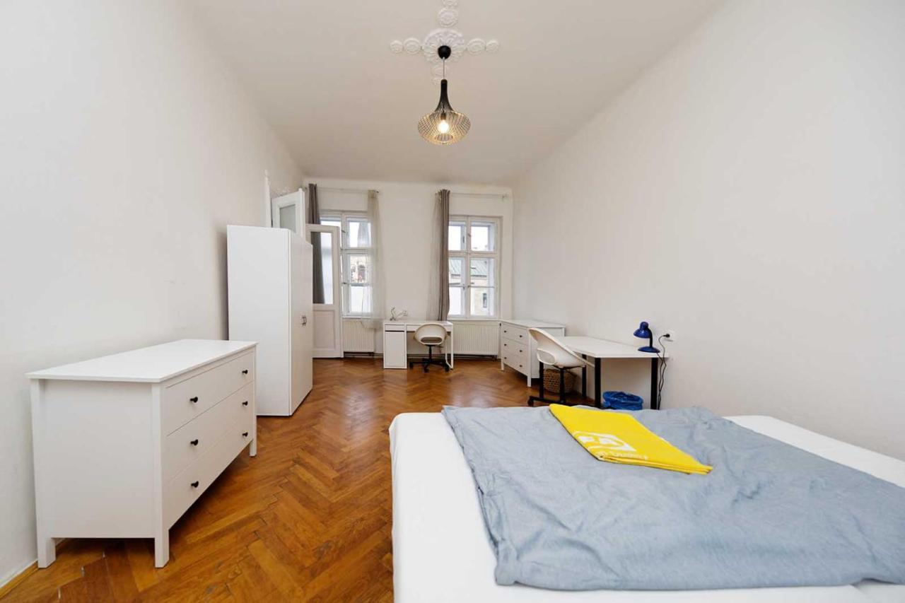 Peter'S Tower Apartments Prague Exterior photo