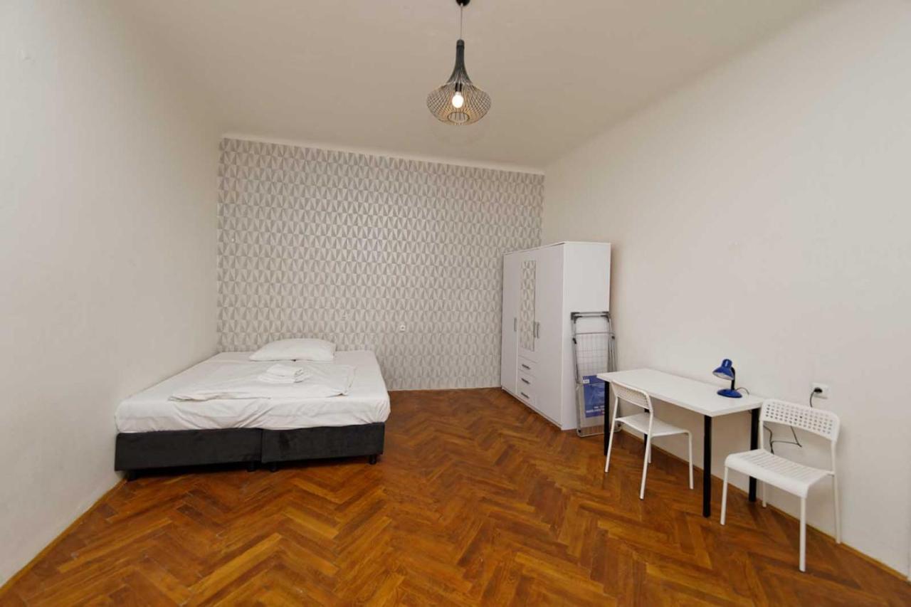 Peter'S Tower Apartments Prague Exterior photo