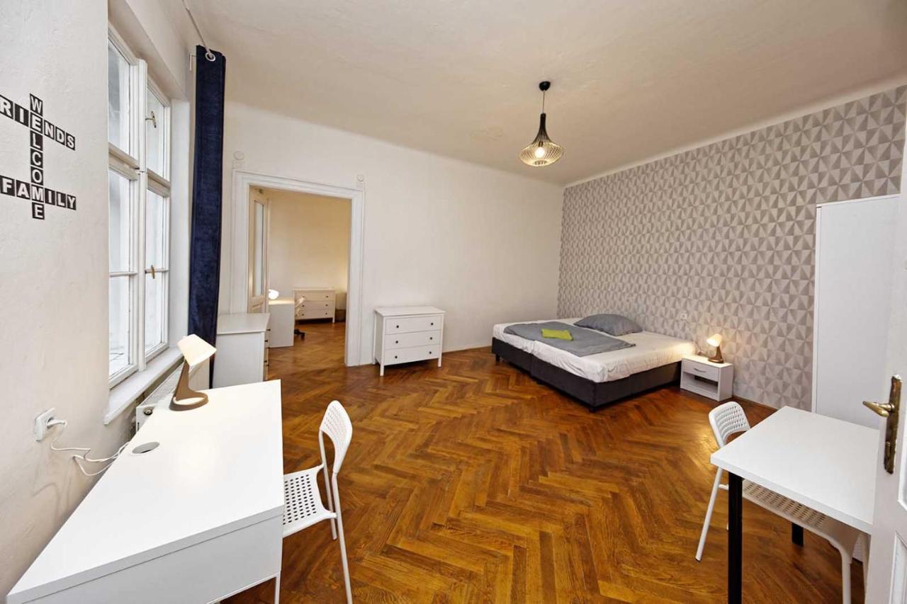 Peter'S Tower Apartments Prague Exterior photo