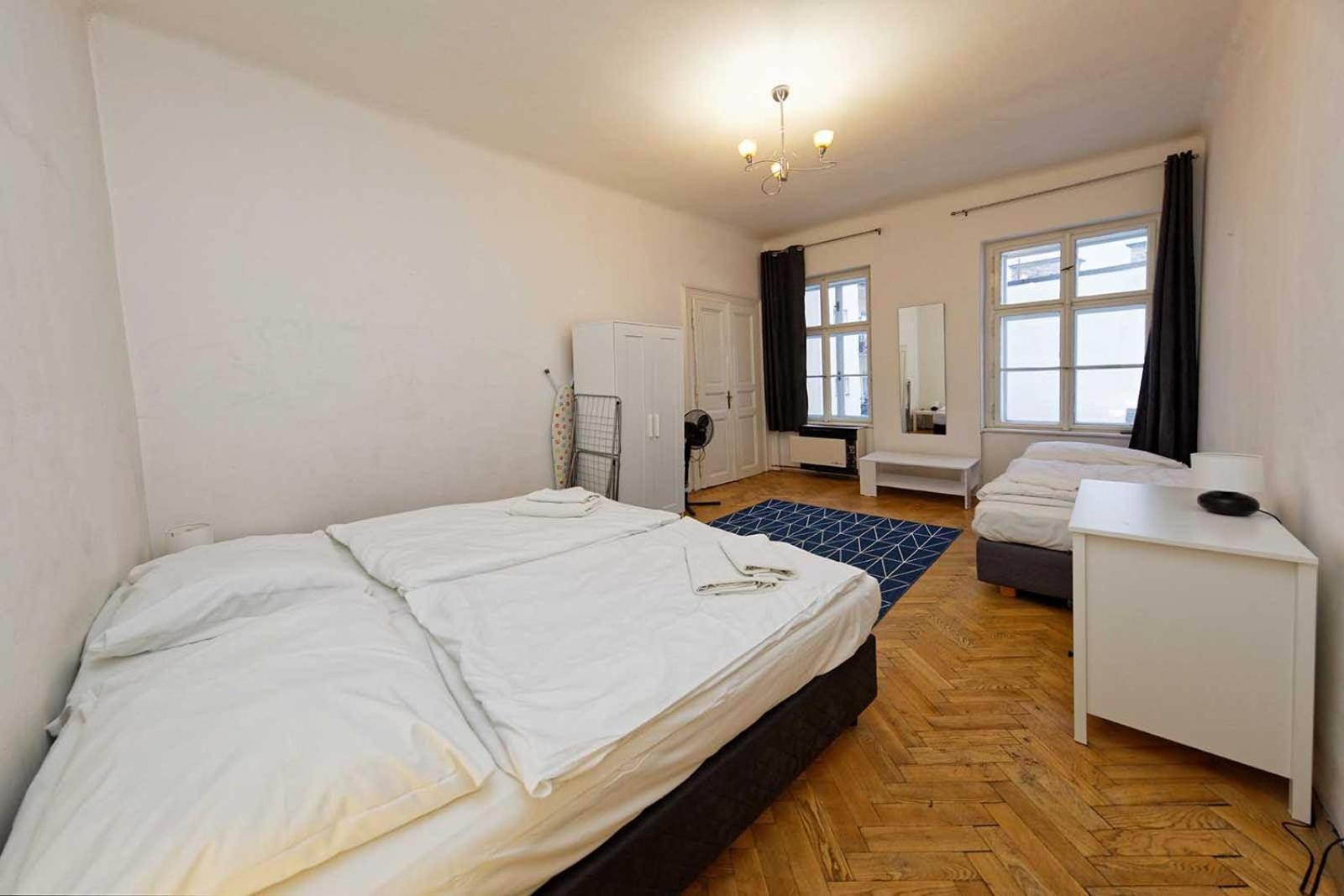 Peter'S Tower Apartments Prague Exterior photo